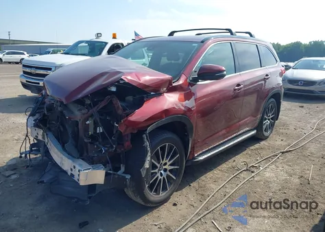 2018 Toyota Highlander Se/Xle z USA, uszkodzony, nr VIN 5TDJZRFH8JS807621